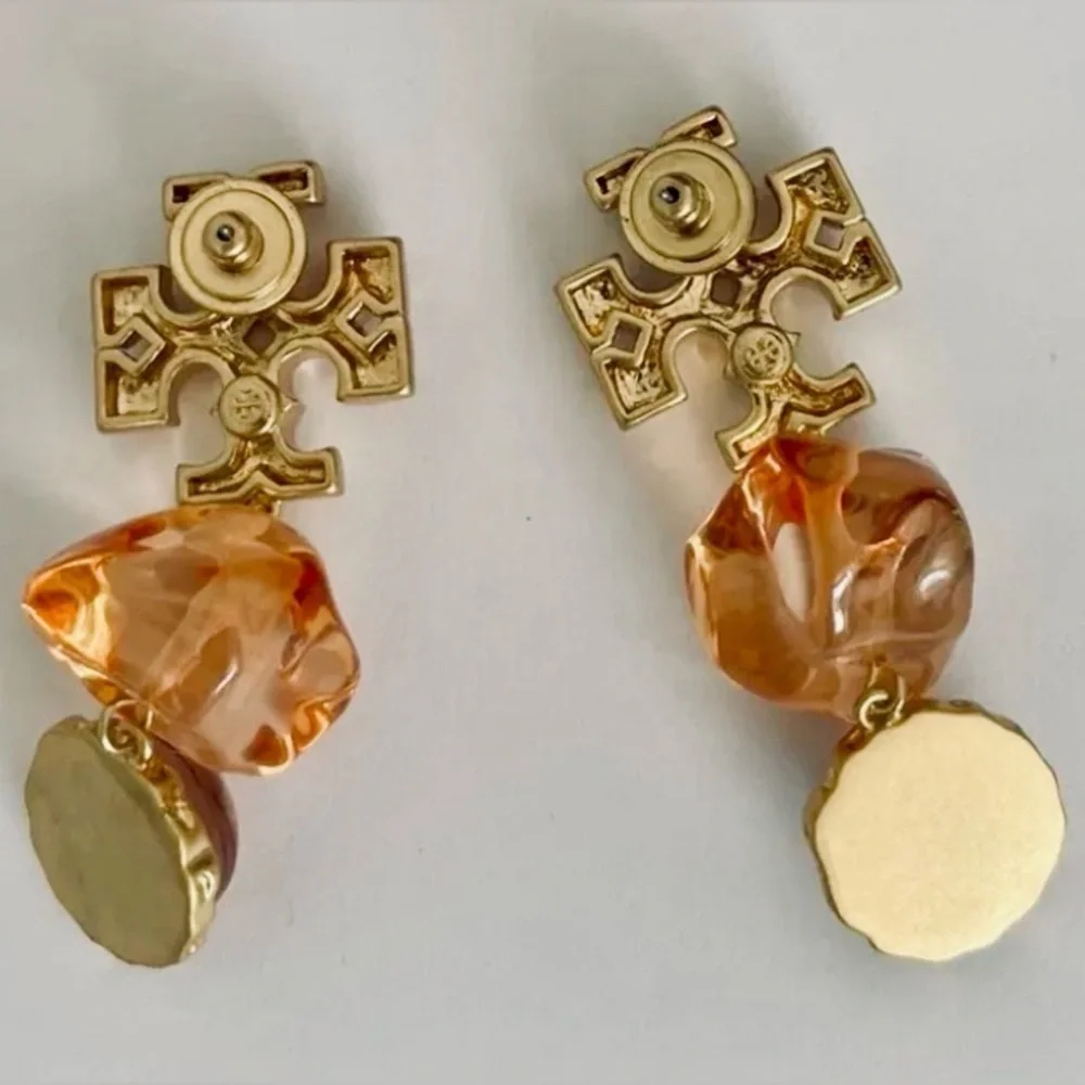 Designers Brands For Customers That Love To Wear Casual and Elegant Accessories;